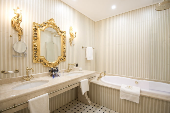 sienų dizainas klasikinio stiliaus vonios interjere