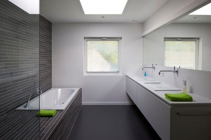 dizajn steny v interiéri kúpeľne v štýle minimalizmu