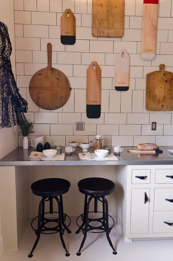 deski do krojenia na ścianie w kuchni