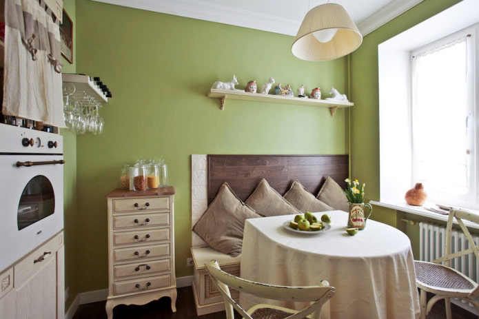 olivenfarvede vægge i køkkenet