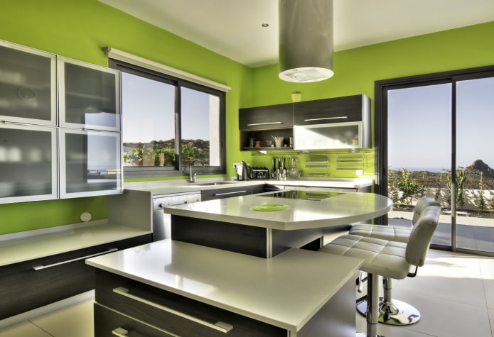zielone ściany we wnętrzu kuchni