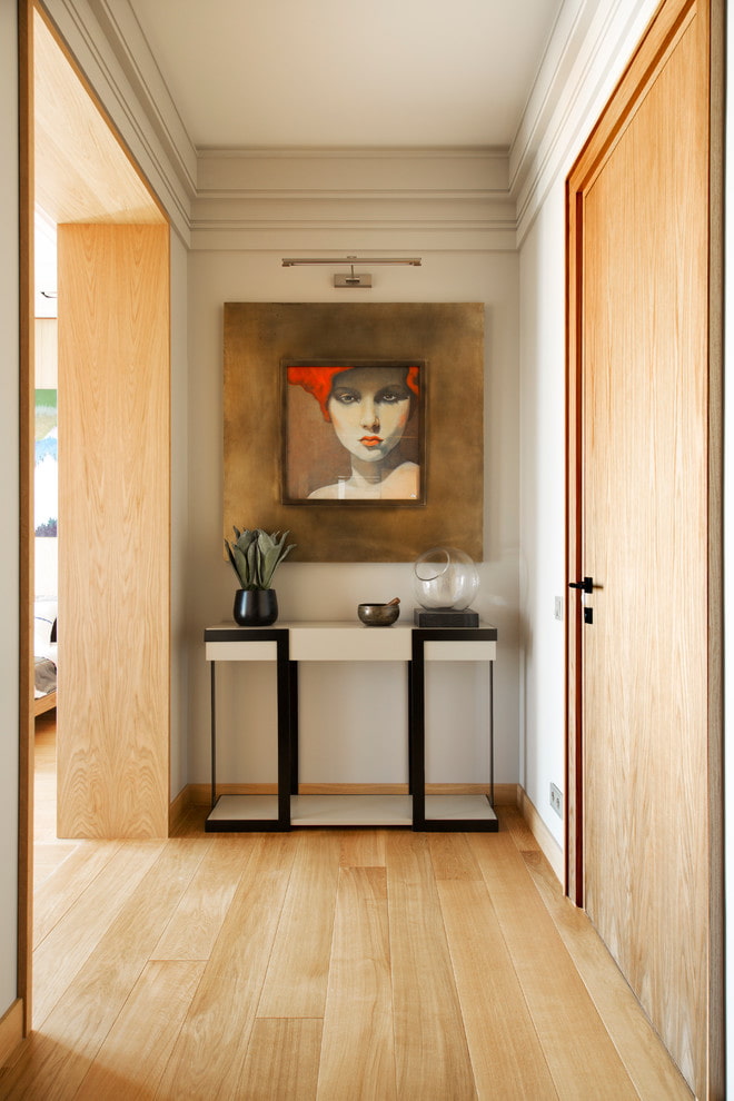 maľba v interiéri modernej chodby