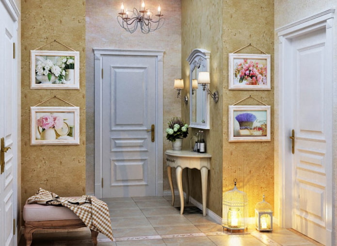 lukisan di koridor dengan gaya provence