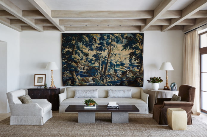 tapiserie na zdi v interiéru obývacího pokoje