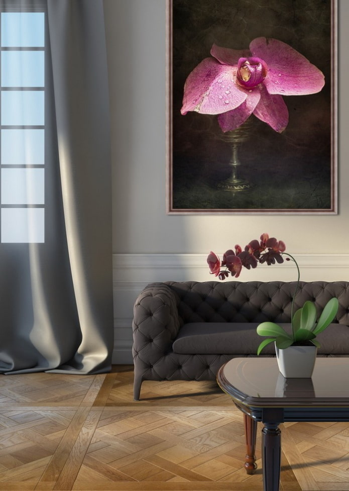 maľba s kvetinou v interiéri