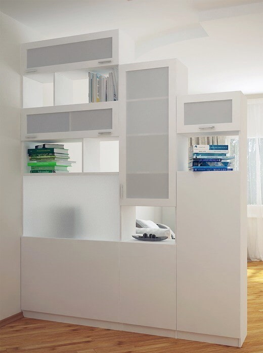 tủ quần áo có thang ở dạng vách ngăn trong nội thất