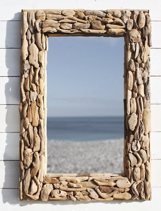 specchio decorato con pietre