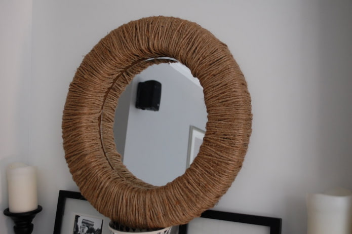 veidrodis dekoruotas virve