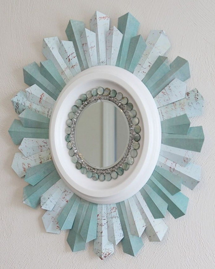 oglindă decorată cu tapet