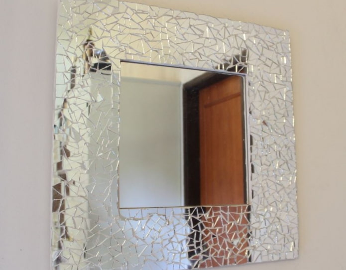 specchio decorato con dischi