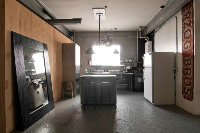spejl i det indre af loft-stil køkken