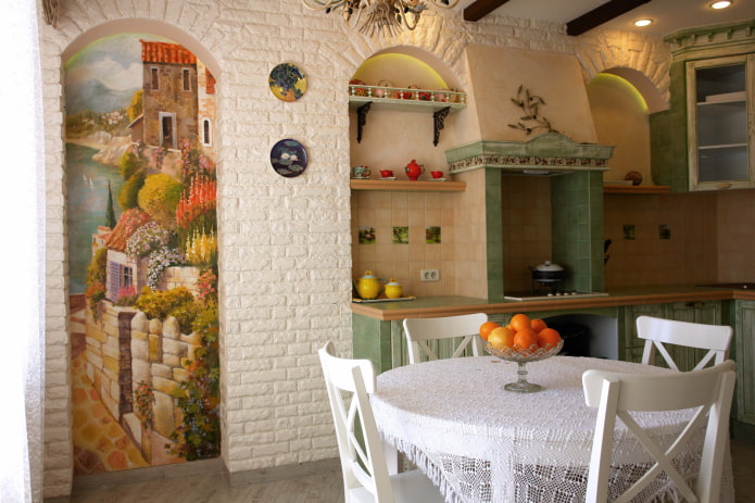 panely v interiéru kuchyně ve stylu Provence