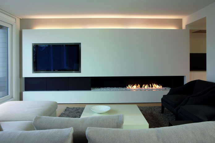 камина и телевизор в интериора на хола в стила на минимализма