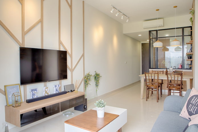 TV v interiéri kuchyne-obývacej izby