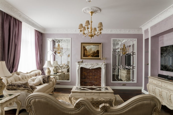 spiegels in de woonkamer in een klassieke stijl