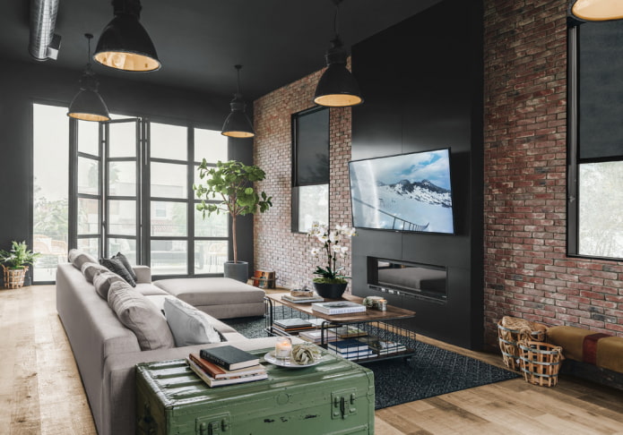TV a parete in un interno in stile loft