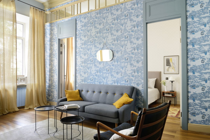 modré steny v interiéri obývacej izby