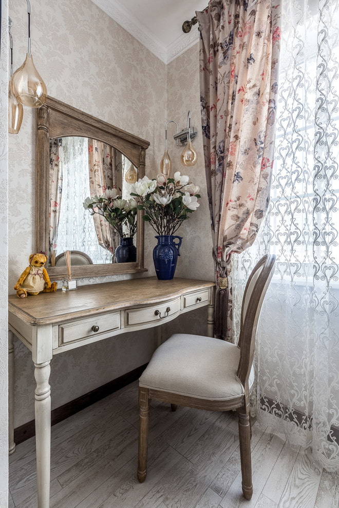 meja solek dalam gaya provence