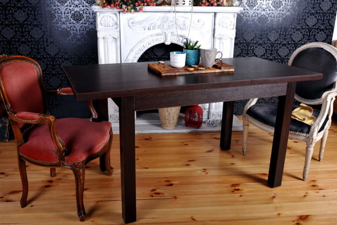 bord lavet af wenge træ i det indre