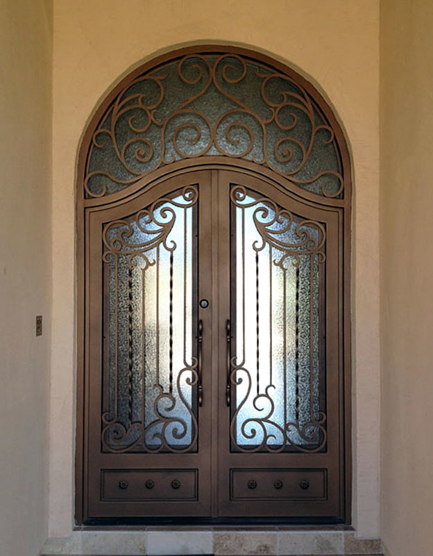 Klenuté dveře