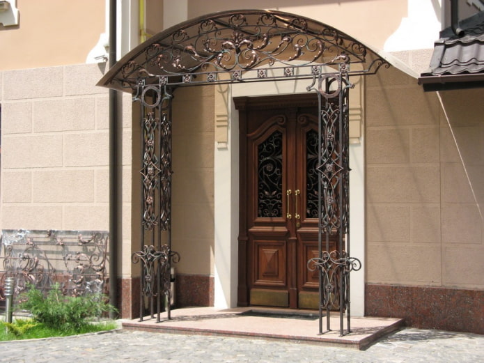 portico con tettoia in ferro battuto