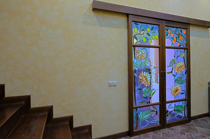 posuvné vitrážové dvere v interiéri