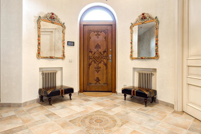 vyrezávané vstupné dvere v interiéri