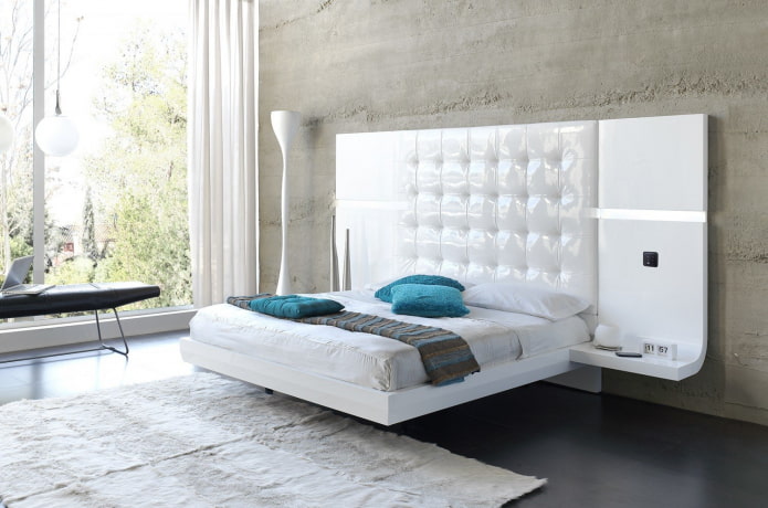 hvid seng med flydende effekt