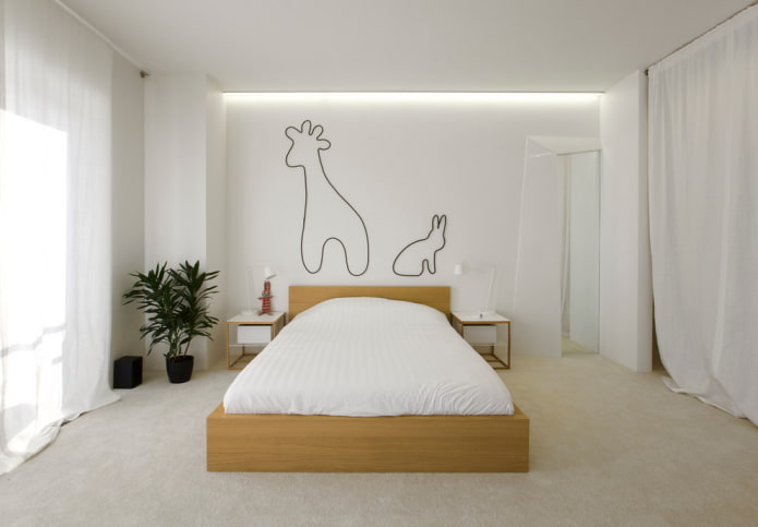 dřevěná postel ve stylu minimalismu