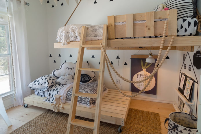 дървено легло в скандинавски стил