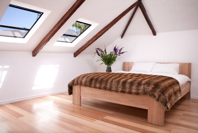 houten bed in het interieur