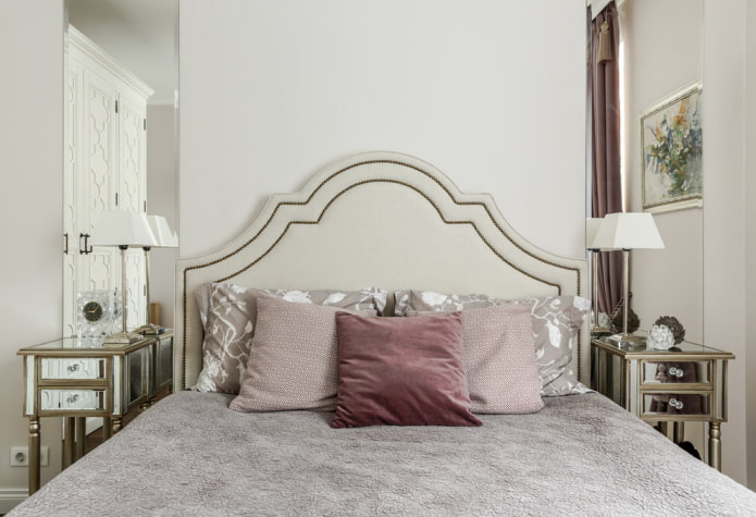 giường với đầu giường được làm bằng da sinh thái trong nội thất