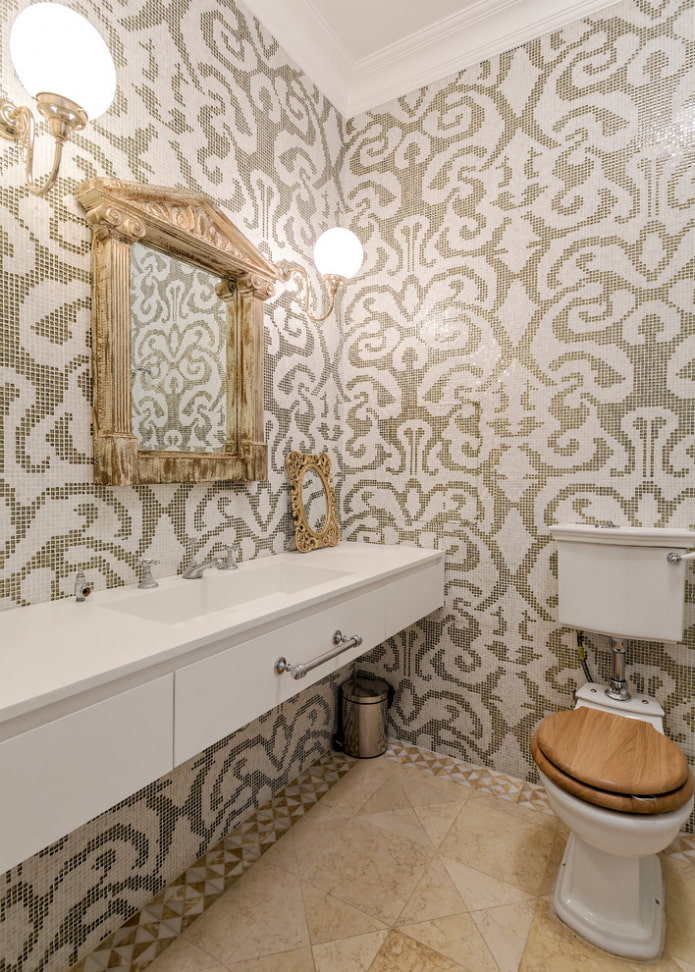 tuvaletin iç kısmındaki mozaik