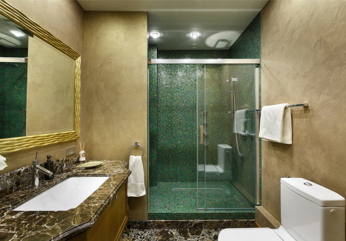 mozaika v sprchovej kabíne v interiéri kúpeľne