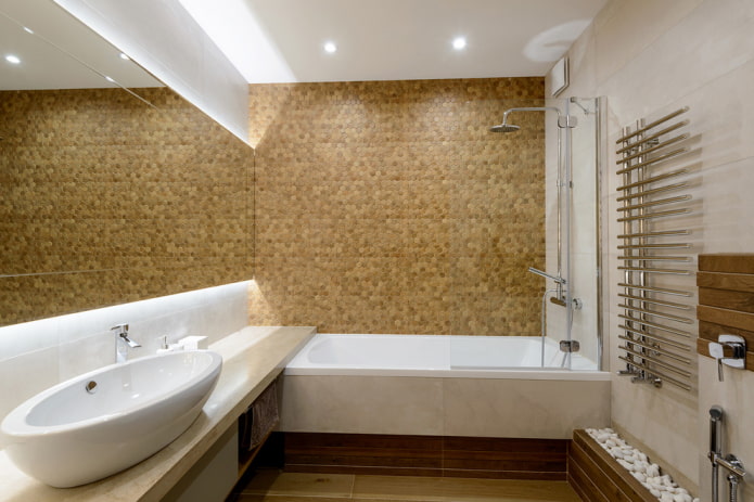 mozaīka sešstūra formā vannas istabas interjerā