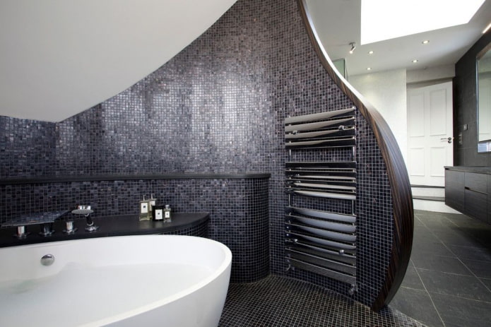 черна мозайка в интериора на банята