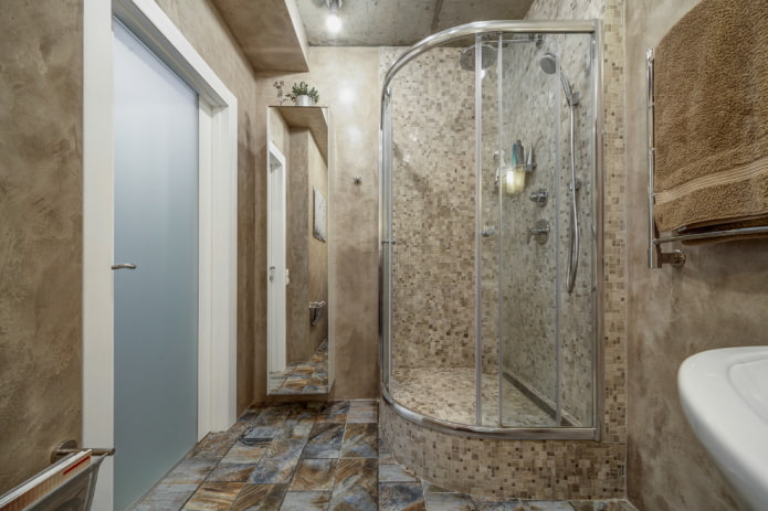 mozaika v sprchovej kabíne v interiéri kúpeľne