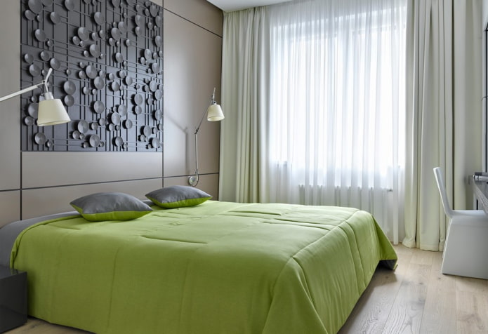 łóżko z zieloną narzutą w sypialni