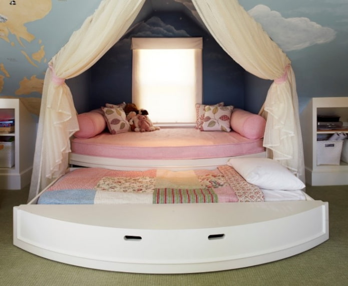 detská polkruhová posteľ v interiéri