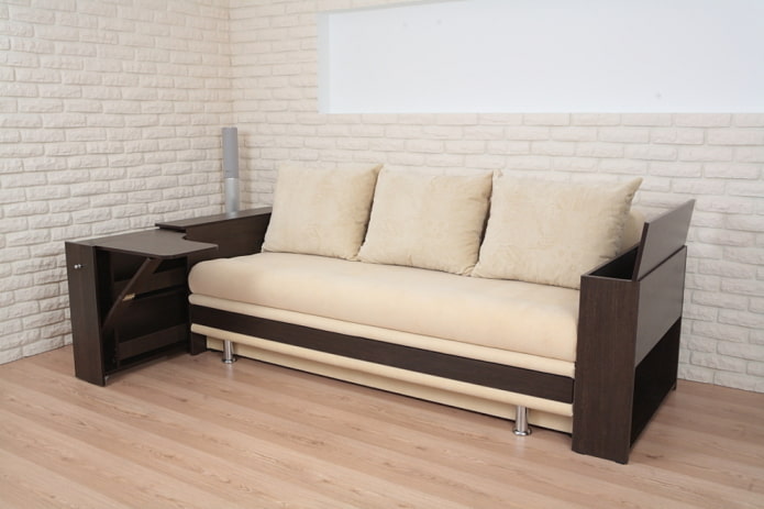 sofà plegable amb una vorera a l'interior