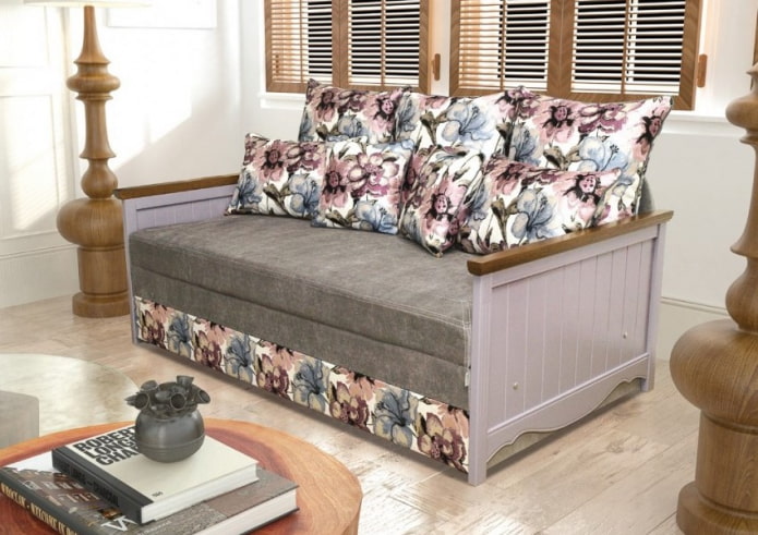 rozkładana sofa w stylu prowansalskim