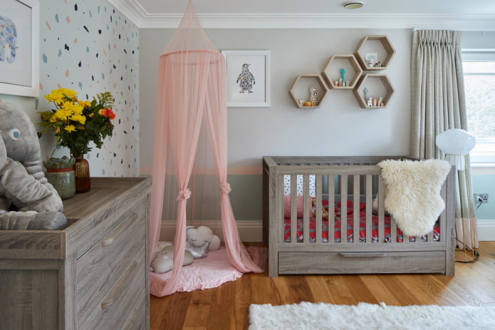obdĺžniková posteľ pre dieťa v interiéri