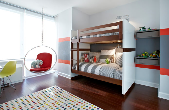 poschodová štandardná posteľ v detskej izbe