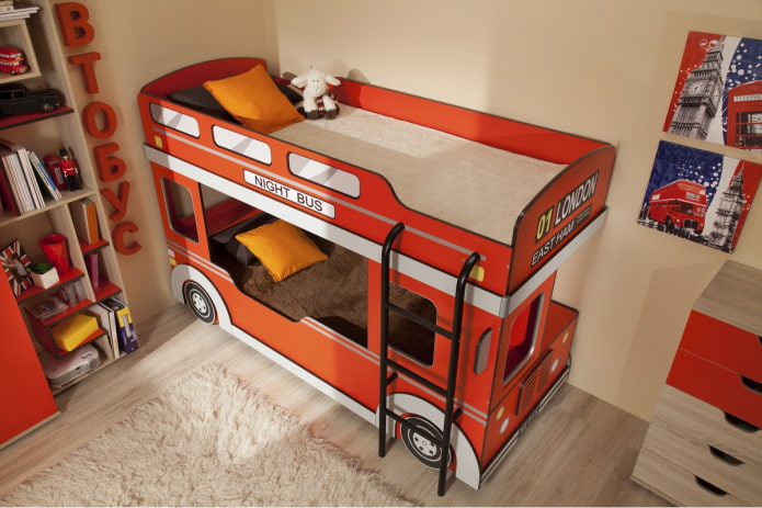 אוטובוס מיטת קומותיים בחדר הילדים