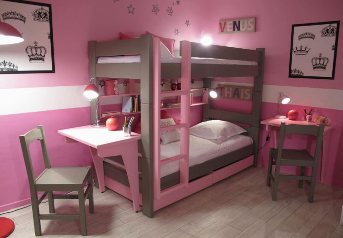 mô hình giường tầng với bàn trong nhà trẻ