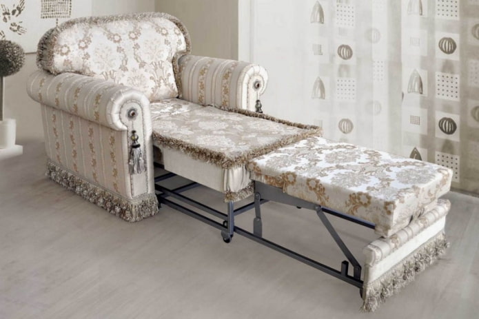 składany fotel w klasycznym stylu