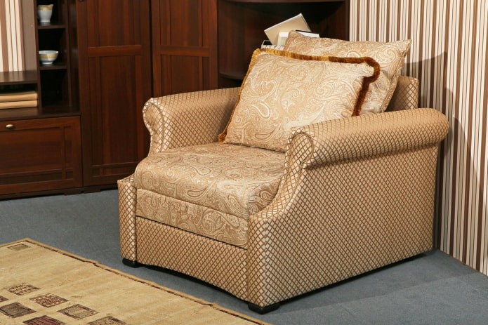 składany fotel w klasycznym stylu