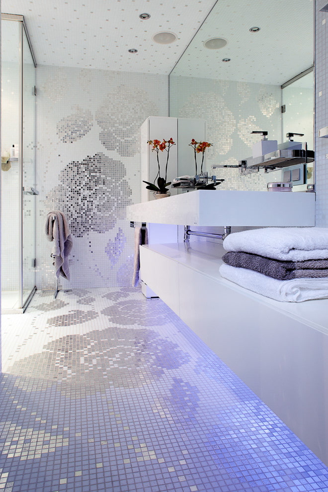 Мозаечна композиция в банята