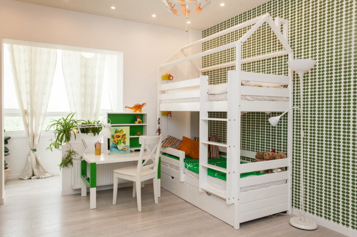 מיטה בצורת בית בחדר הילדים