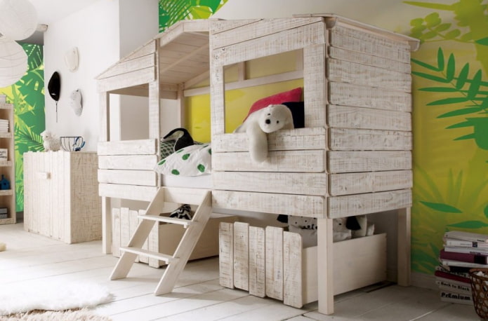 gulta mājas formā bērnudārzā
